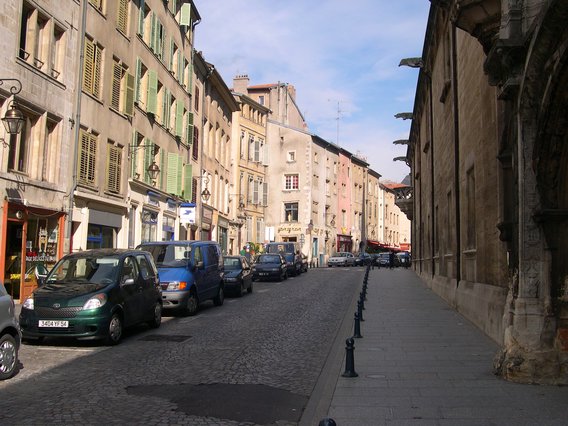  La Grande Rue sous un beau soleil